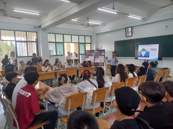 Đón tiếp học sinh Trường THPT Lương Thế Vinh, Hàm Kiệm, tỉnh Lâm Đồng